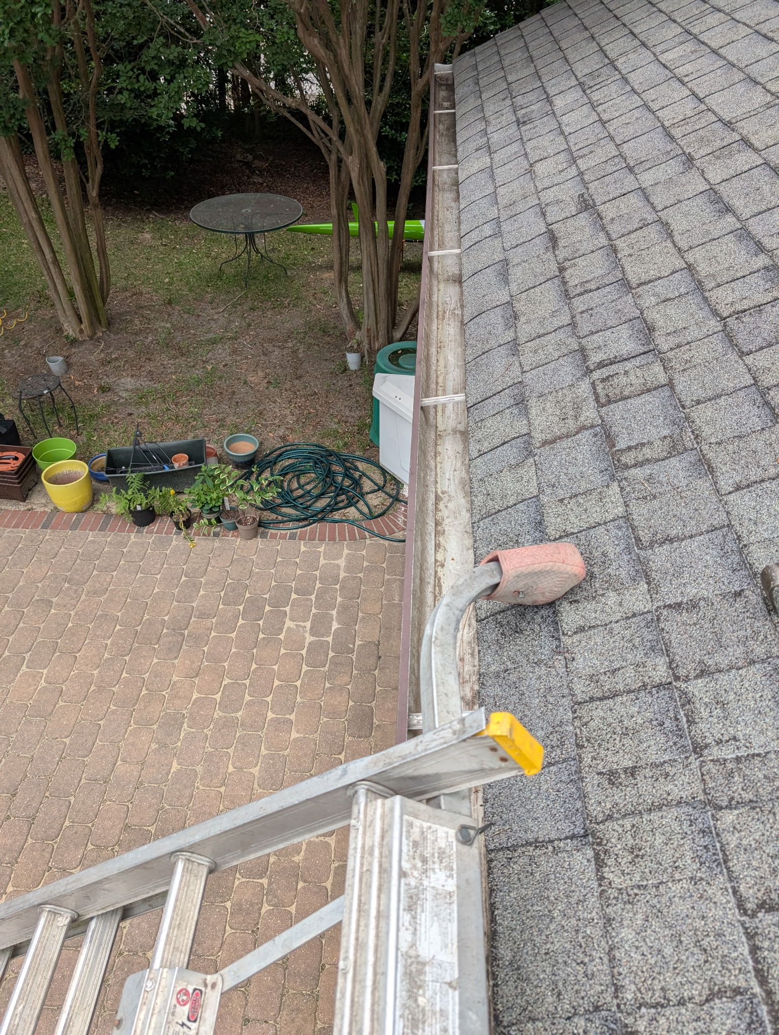 Gutter cleaning photo 3