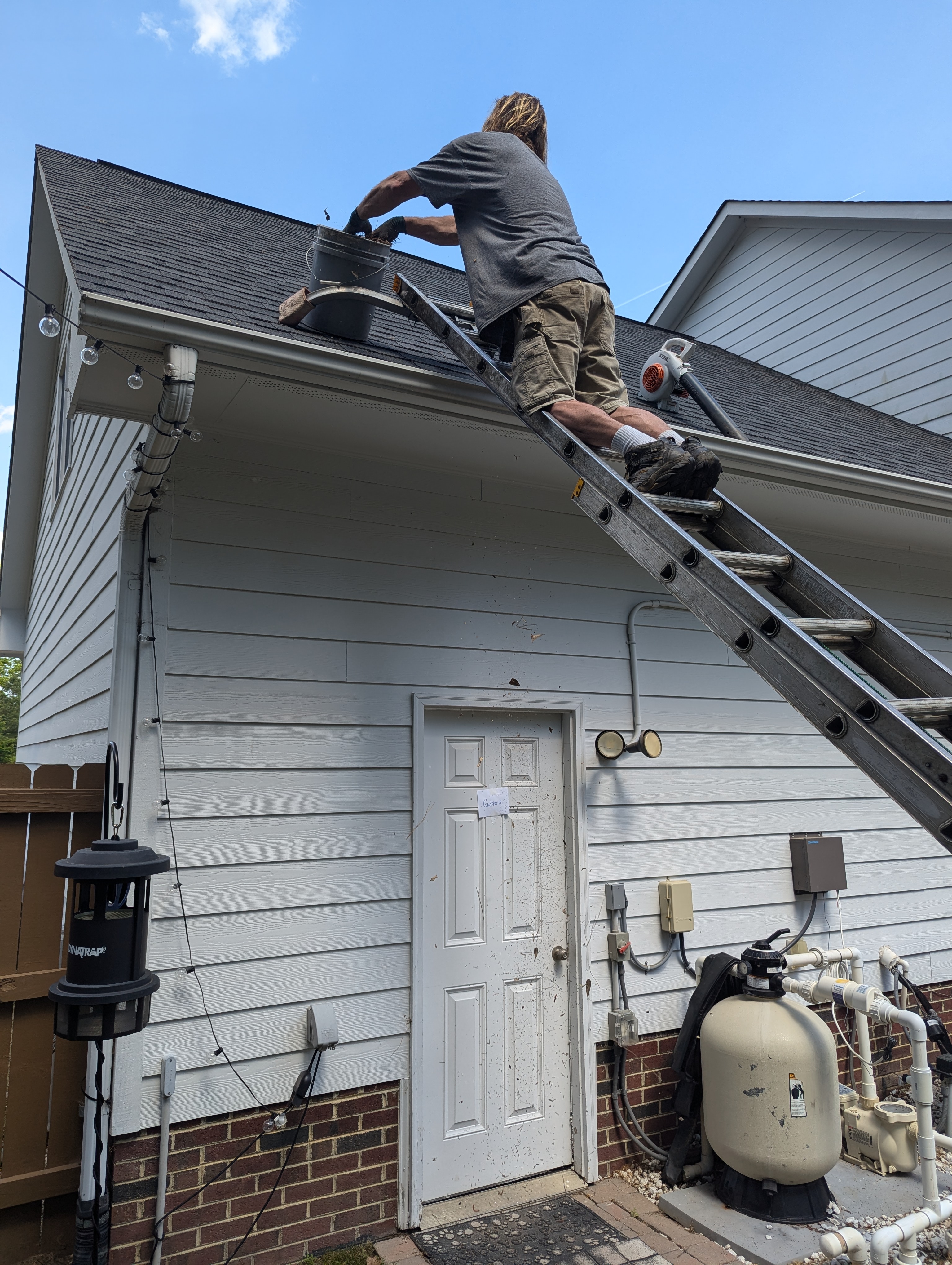 Gutter cleaning photo 1